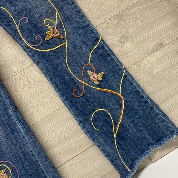 Switch USA Embroidered Denim - Picture 8 of 16